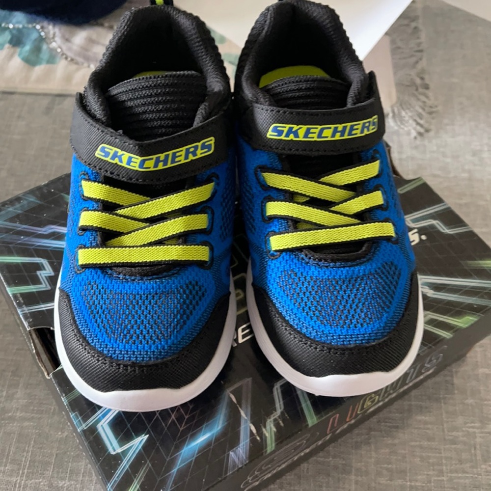 Boys shoes